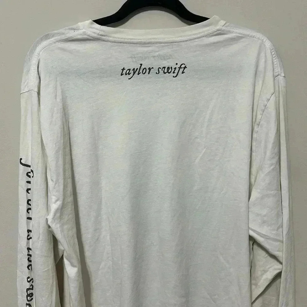 Taylor Swift - Picture 3 of 5